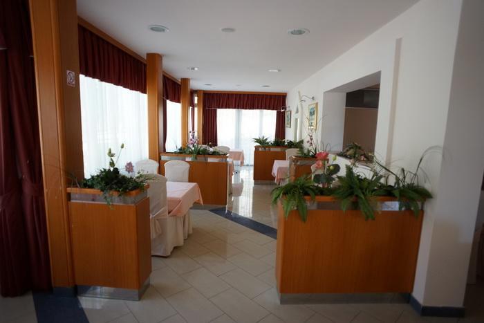 Hotel Conte Baška Voda Zewnętrze zdjęcie